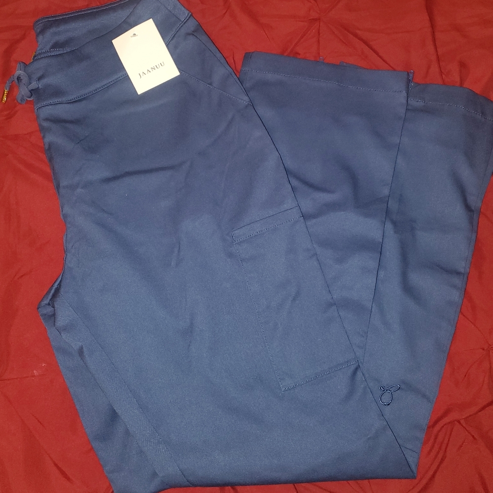Jaanuu bottom scrub